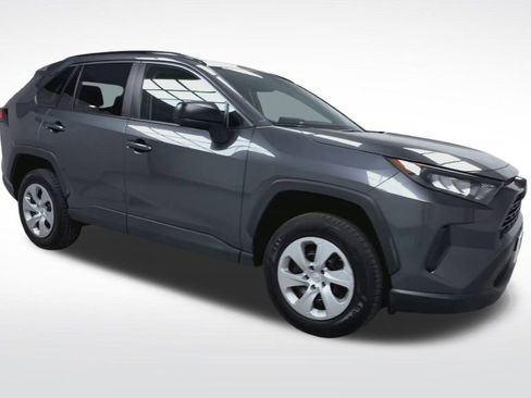Used 2019 Toyota RAV4 LE AWD/4WD image 2