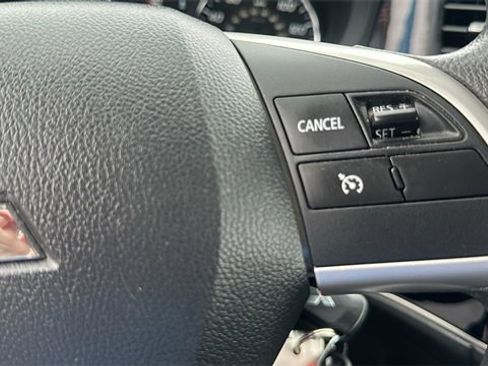 Used 2019 Mitsubishi Outlander ES image 18