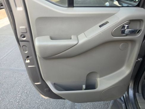 Used 2019 Nissan Frontier SL RWD image 10