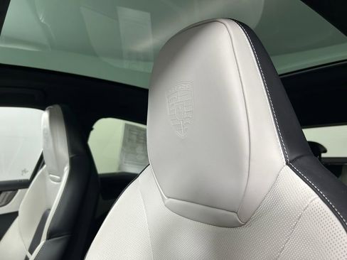 Used 2025 Porsche Cayenne GTS AWD/4WD image 16