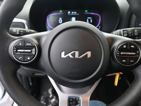 Used 2025 Kia Soul LX w/ LX Technology Package image 28