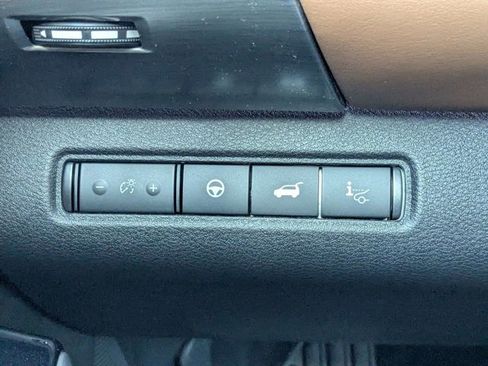 New 2025 Nissan Pathfinder Platinum image 13