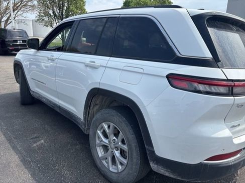 Used 2023 Jeep Grand Cherokee Limited image 3