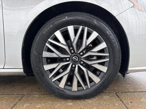 Used 2024 Nissan Altima 2.5 SV image 28