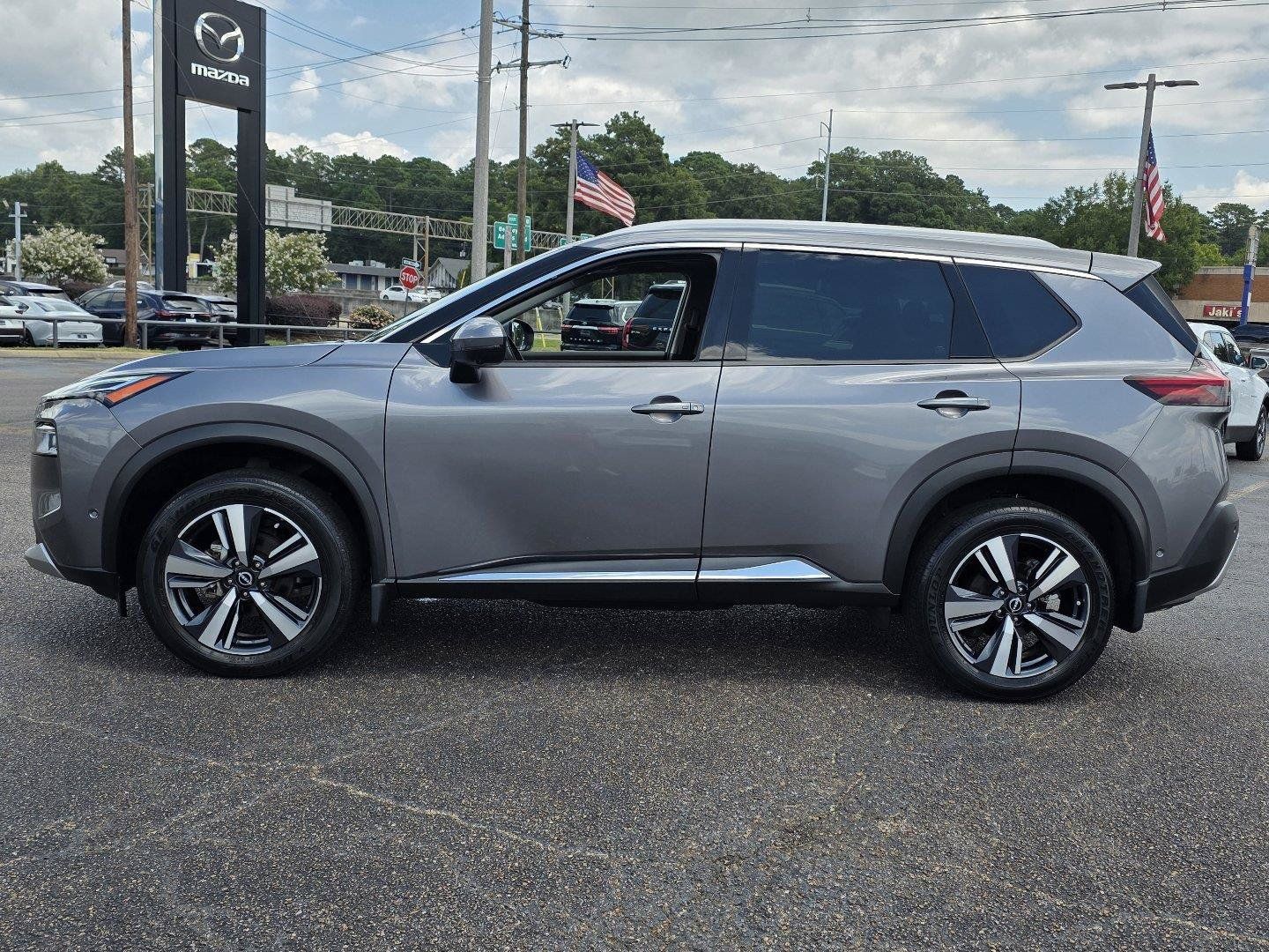 Used 2023 Nissan Rogue Platinum w/ Platinum Premium Package FWD image 8