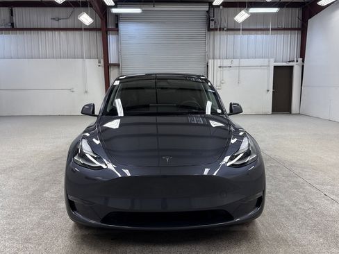 Used 2023 Tesla Model Y Long Range image 27