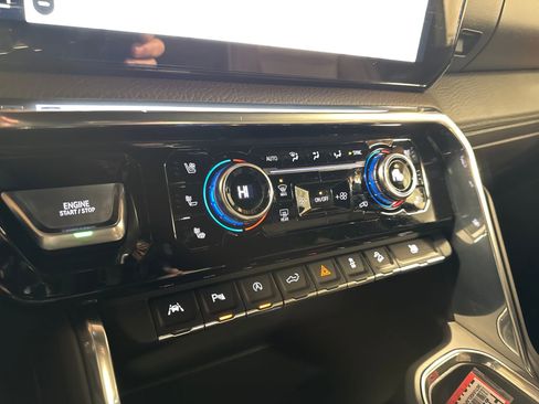 Used 2023 GMC Sierra 1500 Denali w/ Technology Package AWD/4WD image 19