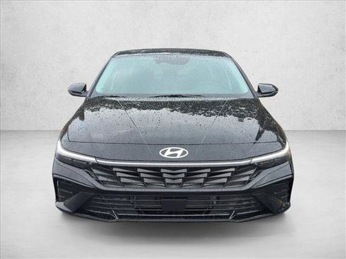 Used 2025 Hyundai Elantra Limited FWD image 6