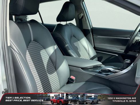Used 2019 Toyota Camry SE FWD image 12