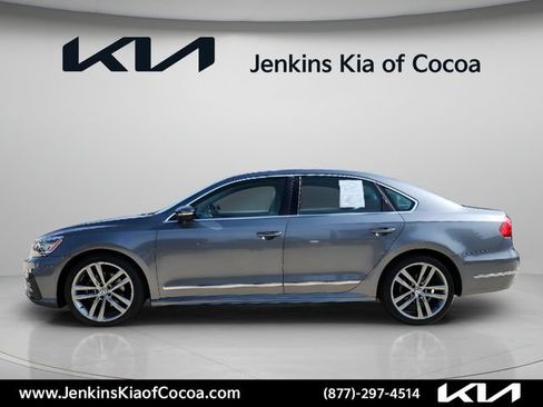 Used 2016 Volkswagen Passat 1.8T R-Line w/ R-Line Lighting Package FWD image 9