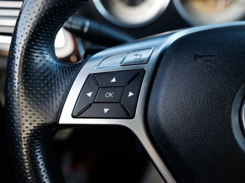 Used 2012 Mercedes-Benz CLS 550 4MATIC w/ Premium I Pkg image 31