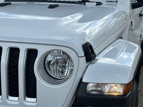 Used 2023 Jeep Gladiator Overland image 23