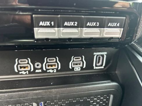 Used 2025 RAM 2500 Limited AWD/4WD image 26