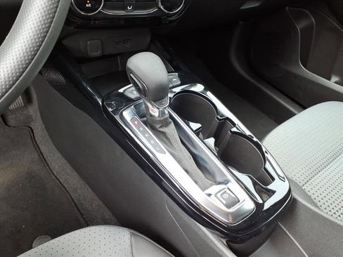 Used 2025 Chevrolet Trax LT FWD image 15