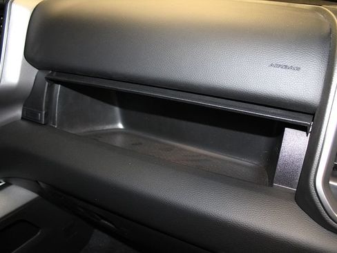 New 2026 RAM 1500 4x4 Crew Cab image 31