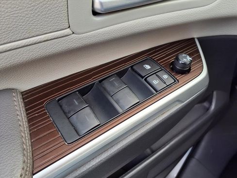 Used 2024 Toyota Sienna XLE image 22