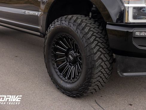 Used 2022 Ford F350 Platinum image 9