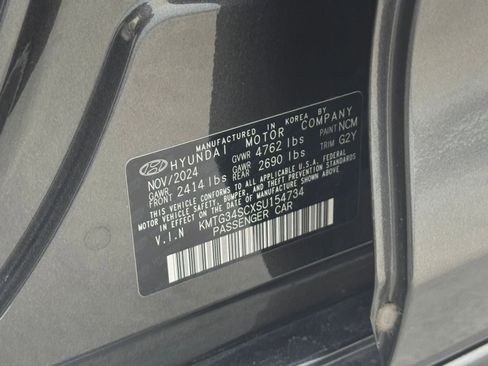 Used 2025 Genesis G70 2.5T image 29