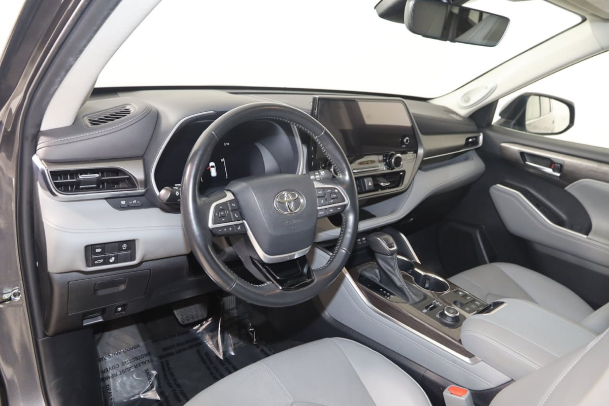 Used 2023 Toyota Highlander Limited AWD/4WD image 26