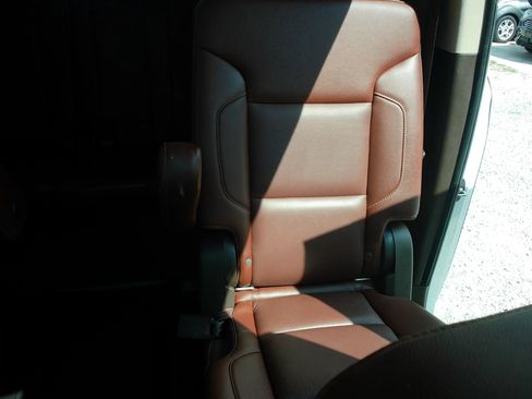 Used 2017 Chevrolet Suburban Premier RWD image 25