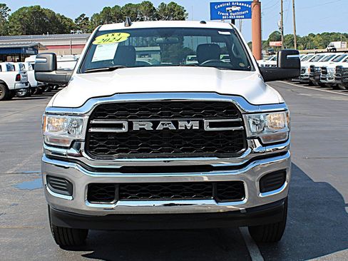 Used 2024 RAM 2500 Tradesman w/ Chrome Appearance Group AWD/4WD image 9