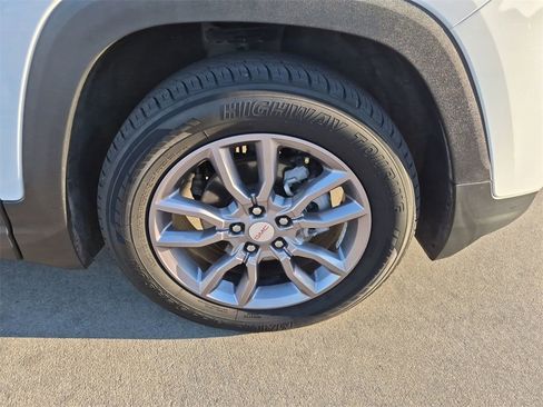 Certified 2023 GMC Terrain SLT image 10