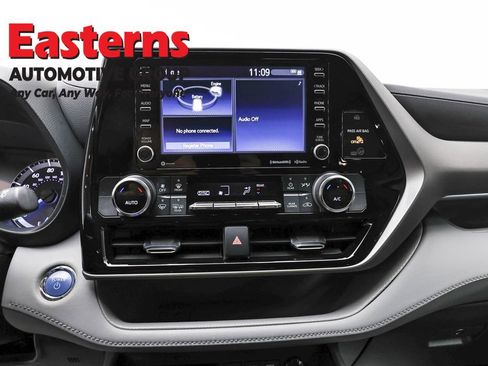 Used 2022 Toyota Highlander LE image 12