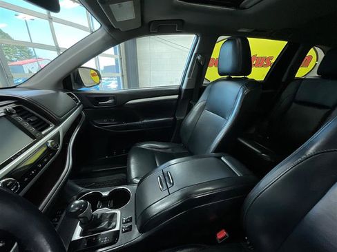 Used 2016 Toyota Highlander XLE image 12