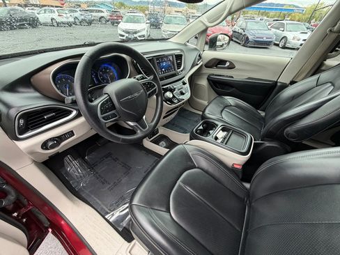 Used 2021 Chrysler Voyager Lxi image 10