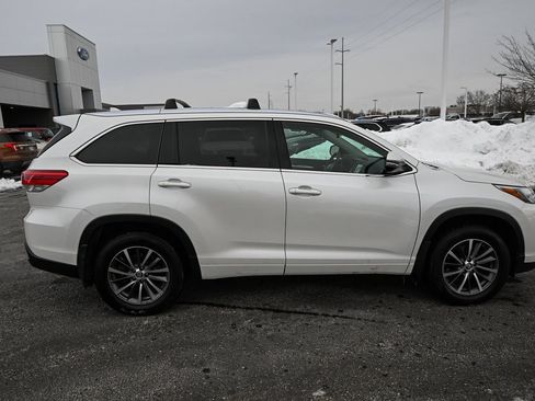 Used 2017 Toyota Highlander XLE image 3