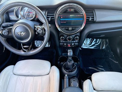 Used 2019 MINI Cooper 4-Door Hardtop w/ Signature Upholstery Package image 26