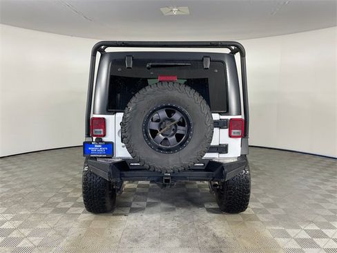 Used 2018 Jeep Wrangler Unlimited Rubicon w/ Connectivity Group image 23