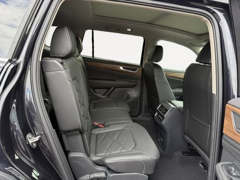 New 2026 Volkswagen Atlas SE image 18