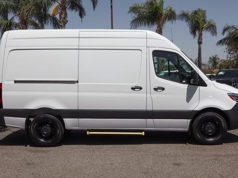 Used 2024 Mercedes-Benz Sprinter 2500 image 10