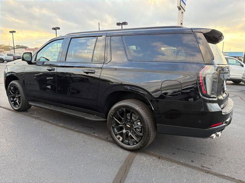 New 2026 Chevrolet Suburban RST image 6