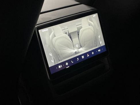 Used 2025 Tesla Model 3 Long Range image 32