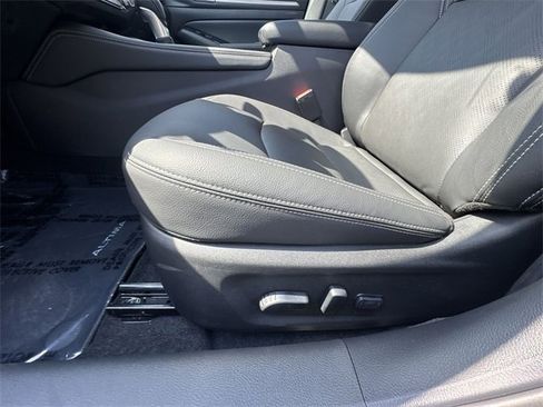 New 2025 Nissan Altima 2.5 SL image 12