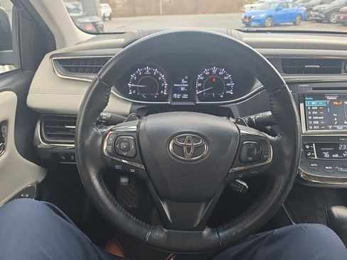 Used 2018 Toyota Avalon XLE image 18