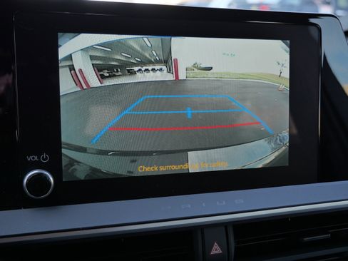 Certified 2025 Toyota Prius LE image 32