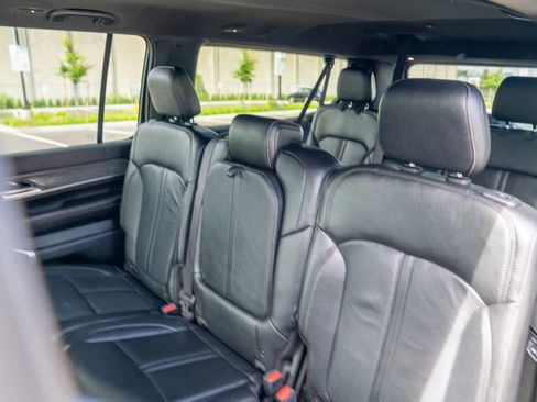 Used 2023 Jeep Wagoneer L Series III w/ Preferred Equipment Group AWD/4WD image 21