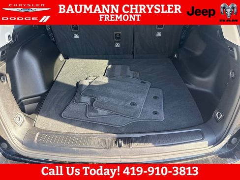 Used 2023 Jeep Grand Cherokee Laredo w/ Luxury Tech Group I AWD/4WD image 23