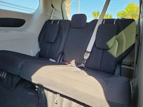 Used 2022 Chrysler Voyager LX FWD image 13