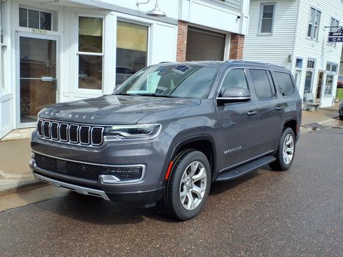 Used 2022 Jeep Wagoneer Series II AWD/4WD image 2