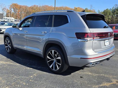 Used 2024 Volkswagen Atlas SEL Premium R-Line image 6