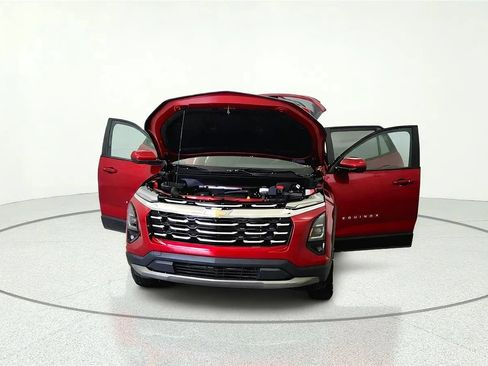 Used 2025 Chevrolet Equinox LT w/ Safety and Technology Package FWD image 8