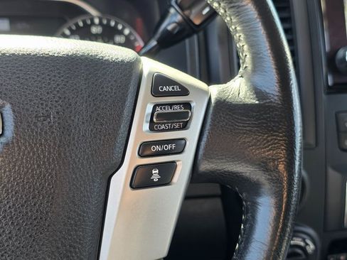 Used 2022 Nissan Titan SV w/ SV Convenience Package image 27