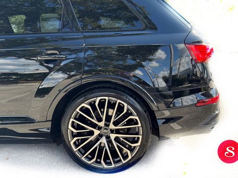Used 2025 Audi SQ7 Premium Plus w/ Black Optic Package image 13
