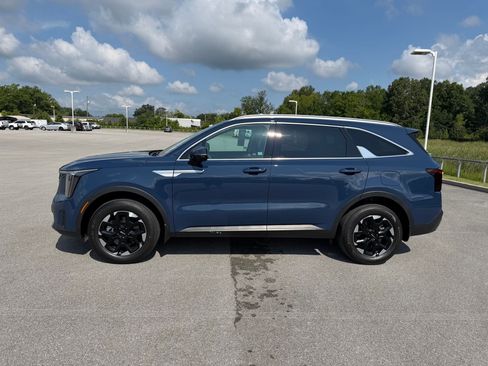 Used 2025 Kia Sorento S AWD/4WD image 2