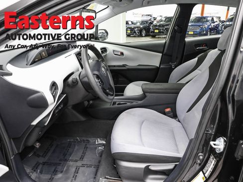Used 2022 Toyota Prius LE FWD image 13