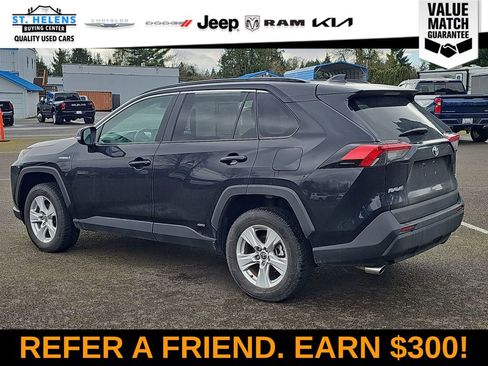 Used 2021 Toyota RAV4 XLE w/ Convenience Package AWD/4WD image 4